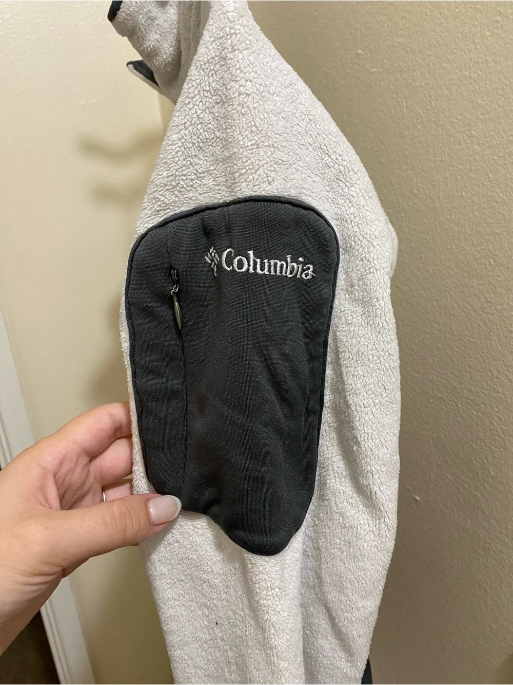 Columbia women’s  White and Gray Lightweight Fleece Jacket